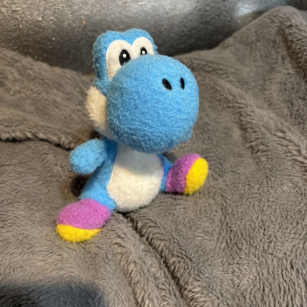 Universal Studios Super Nintendo World Yoshi Shoulder Fan Fest Fuzzy-Blue 7”